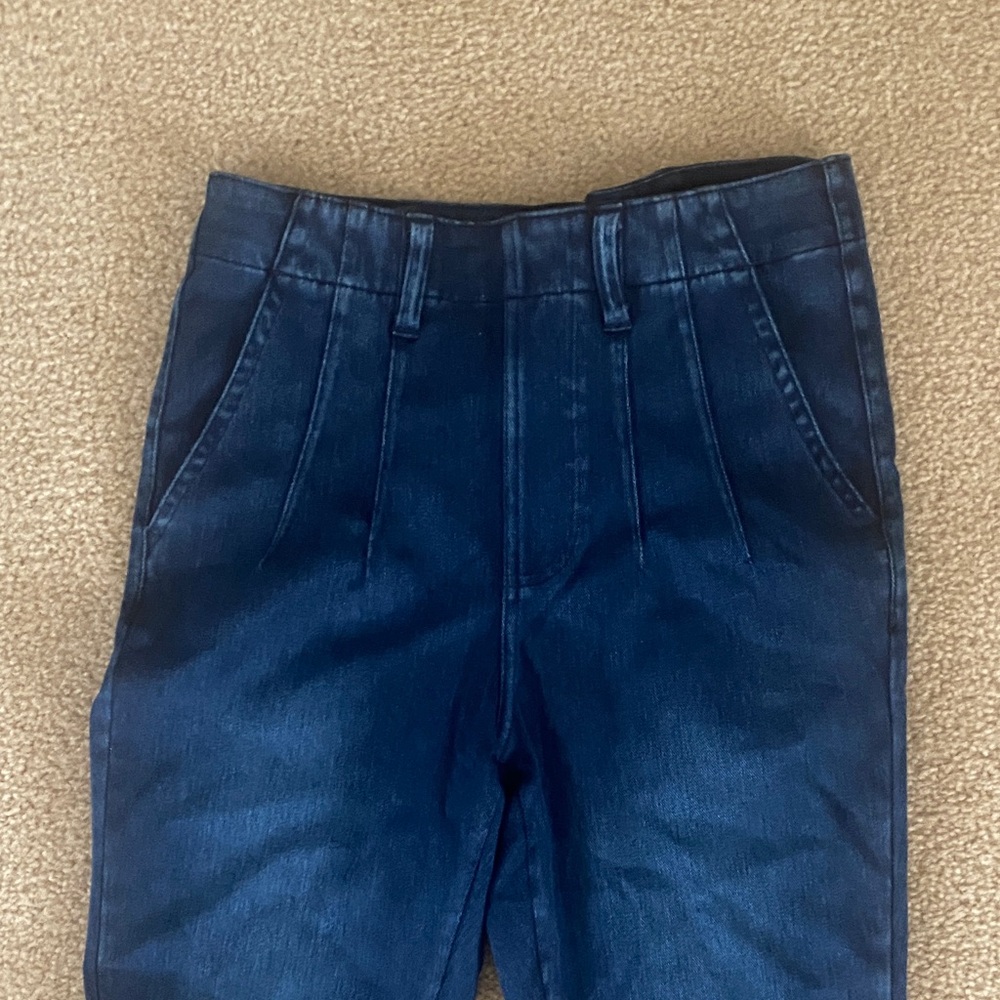 SMALL.  HALARA FRONT STITCHED STRETCHY JEGGING
